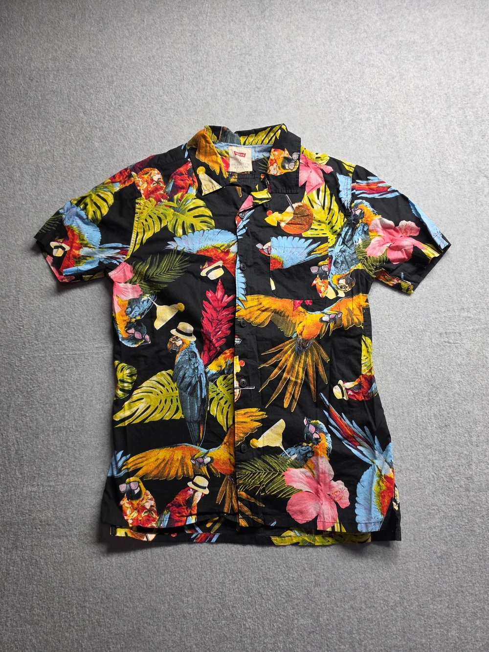 Levi’s Hawaiian Shirt Men's Size Small Black Parrot Tropical Print Short Sleeve